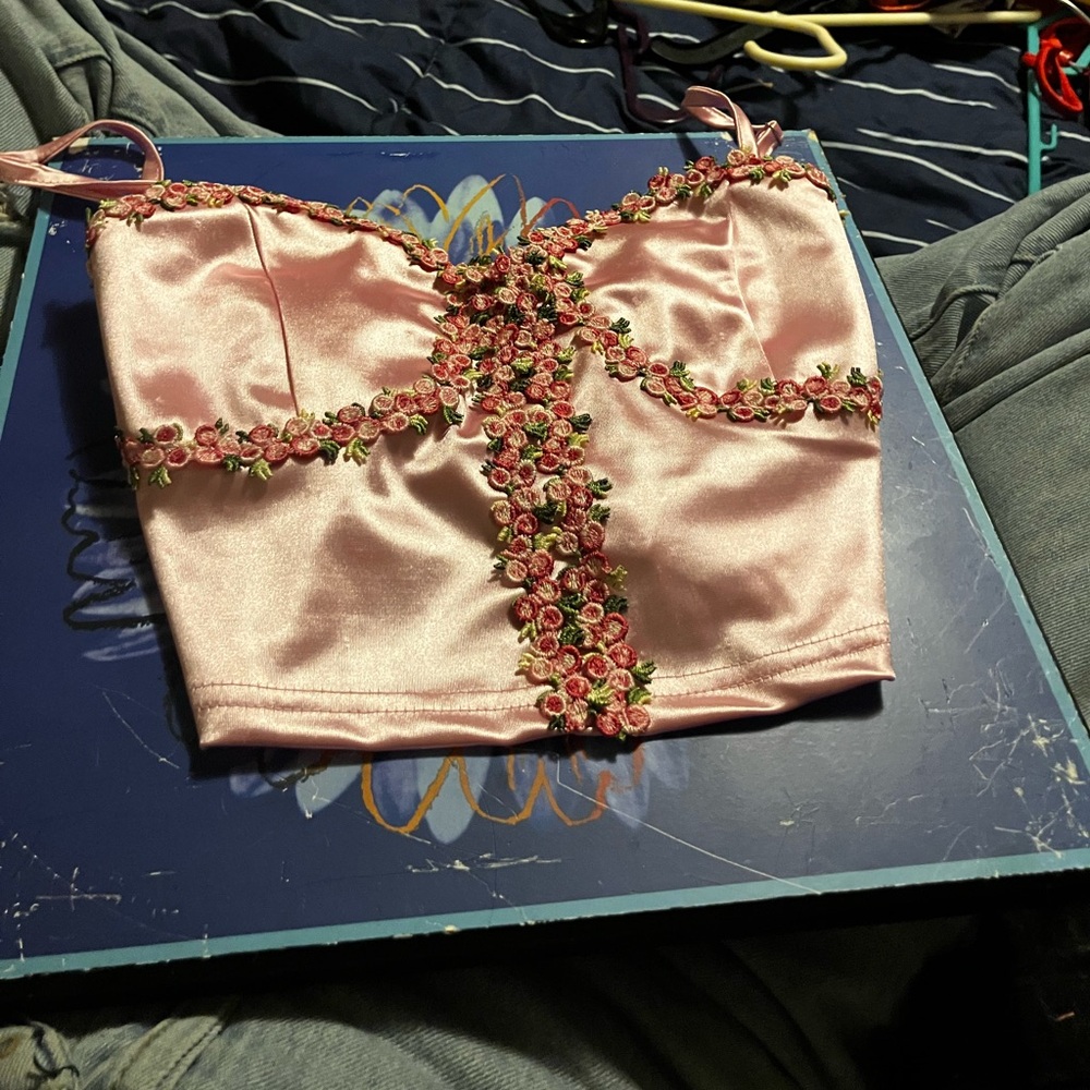 💐🩷Beautiful Size Med Custom Satin Croptop💐🩷So adorable!Pinks the BestEver🩷